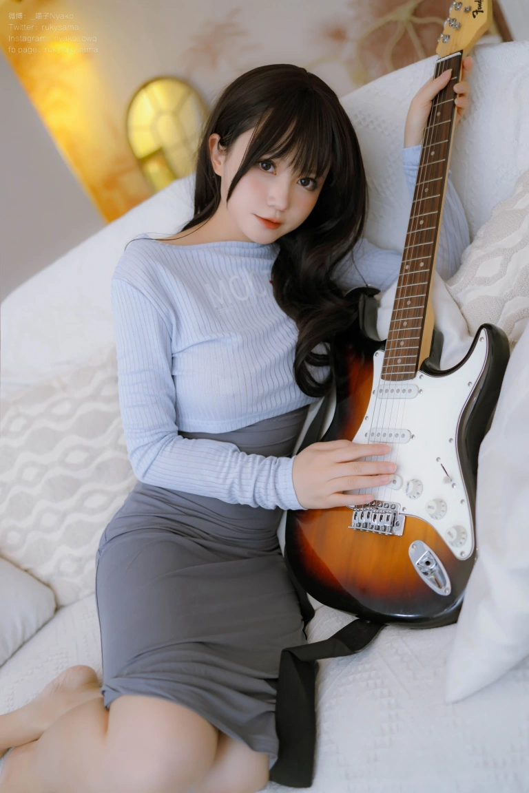Nyako喵子《吉他妹妹连衣裙》主题写真：71张全套美图，含1个视频