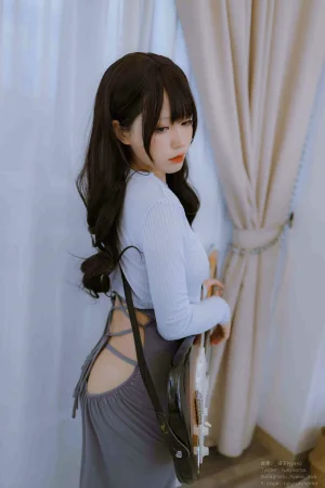 Nyako喵子《吉他妹妹连衣裙》主题写真：71张全套美图，含1个视频