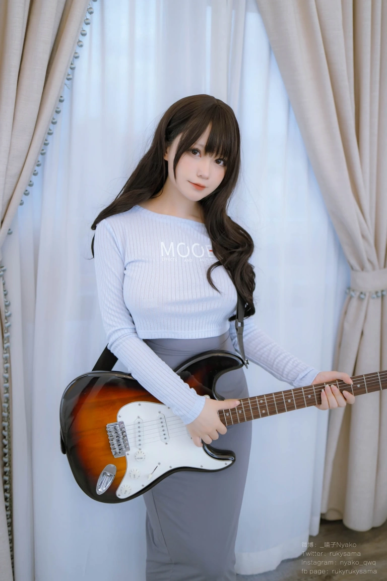 Nyako喵子《吉他妹妹连衣裙》主题写真：71张全套美图，含1个视频