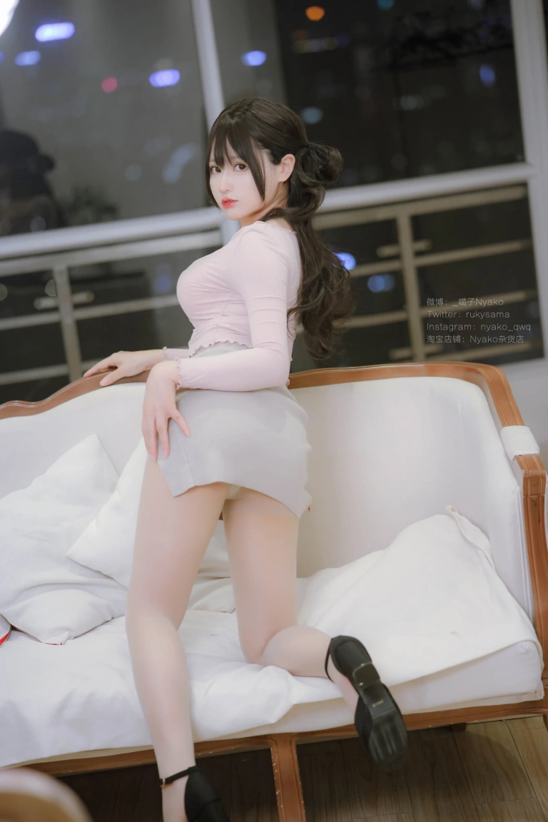 Nyako喵子《姐姐本》主题写真：306张全套美图，含2个视频