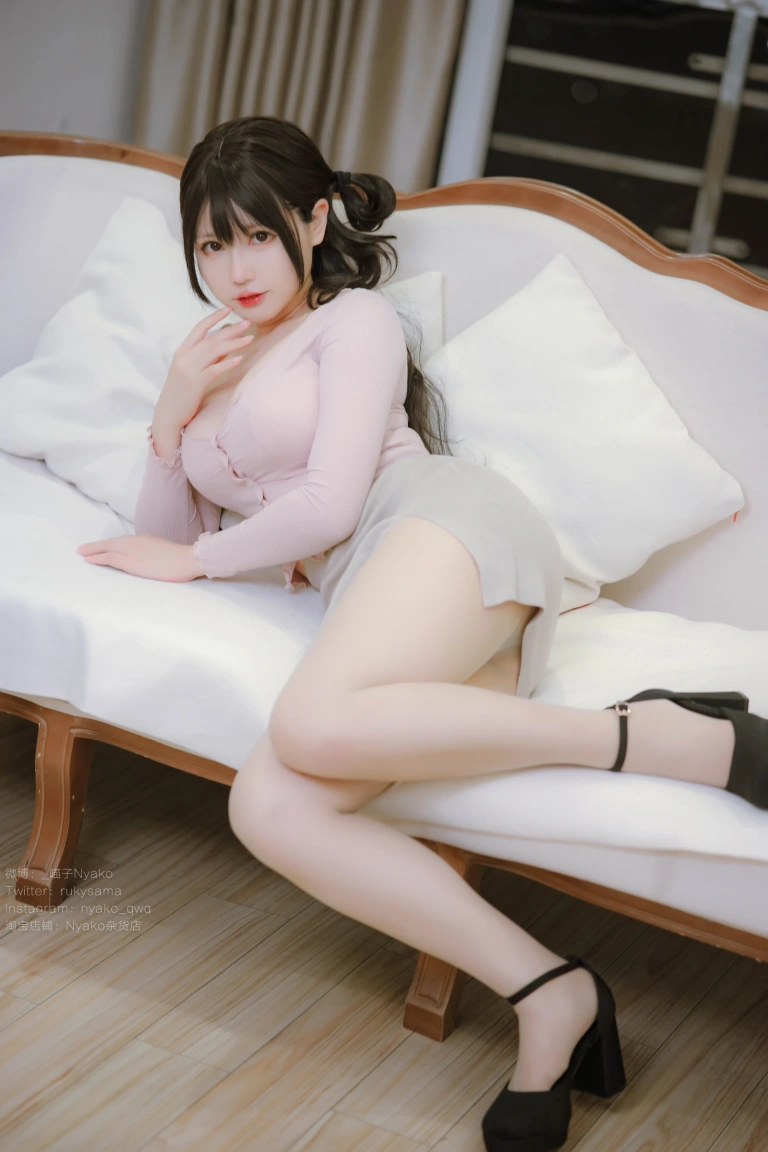 Nyako喵子《姐姐本》主题写真：306张全套美图，含2个视频
