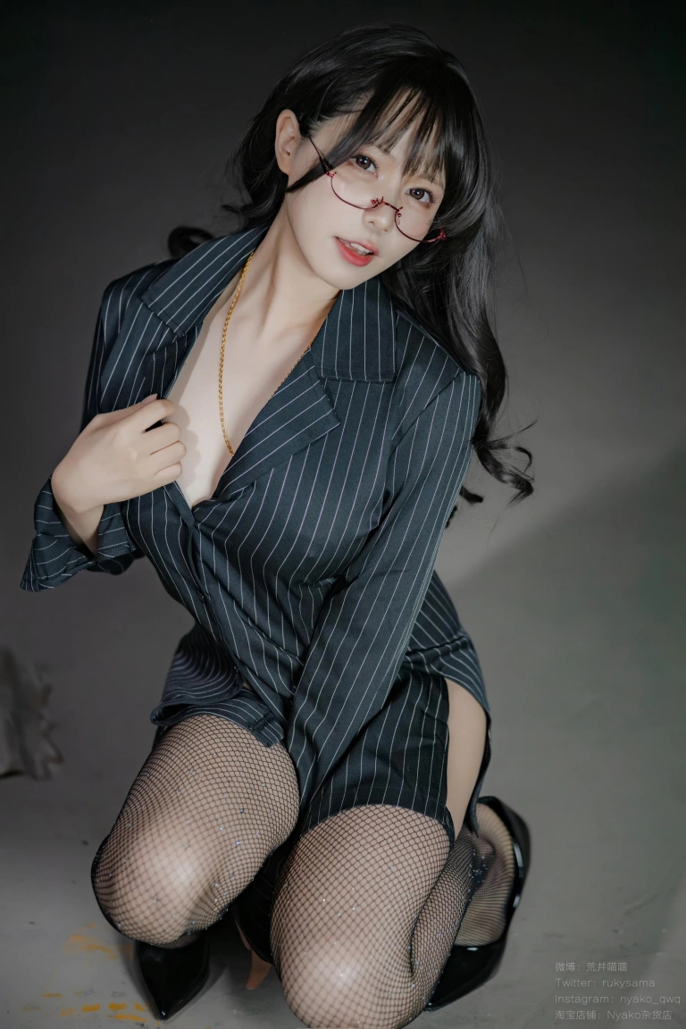 Nyako喵子《电子版49 誰も知らないの大人時間5》主题写真：161张全套美图