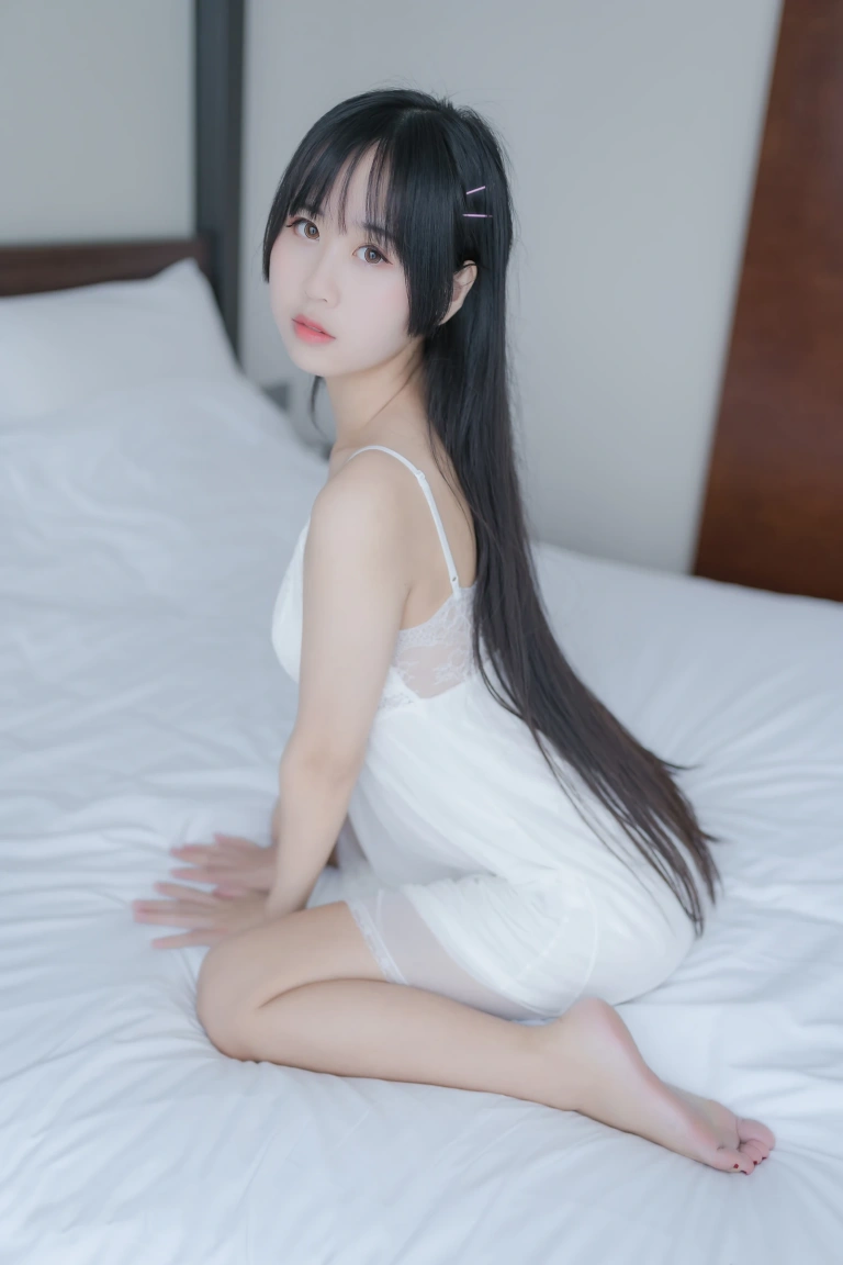 萌芽儿o0《白色私房》主题写真：44张全套美图