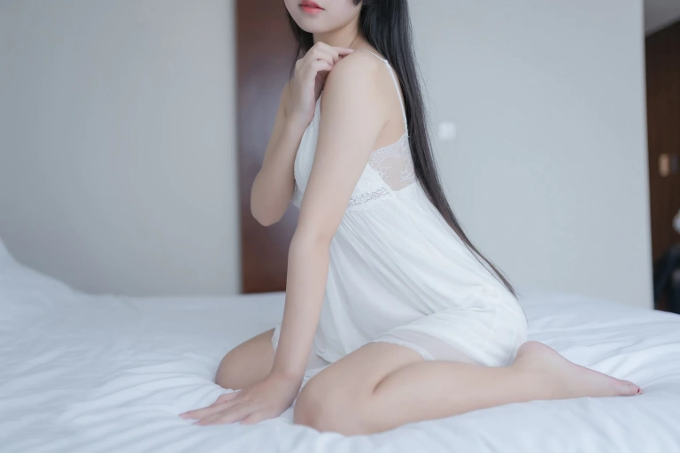 萌芽儿o0《白色私房》主题写真：44张全套美图