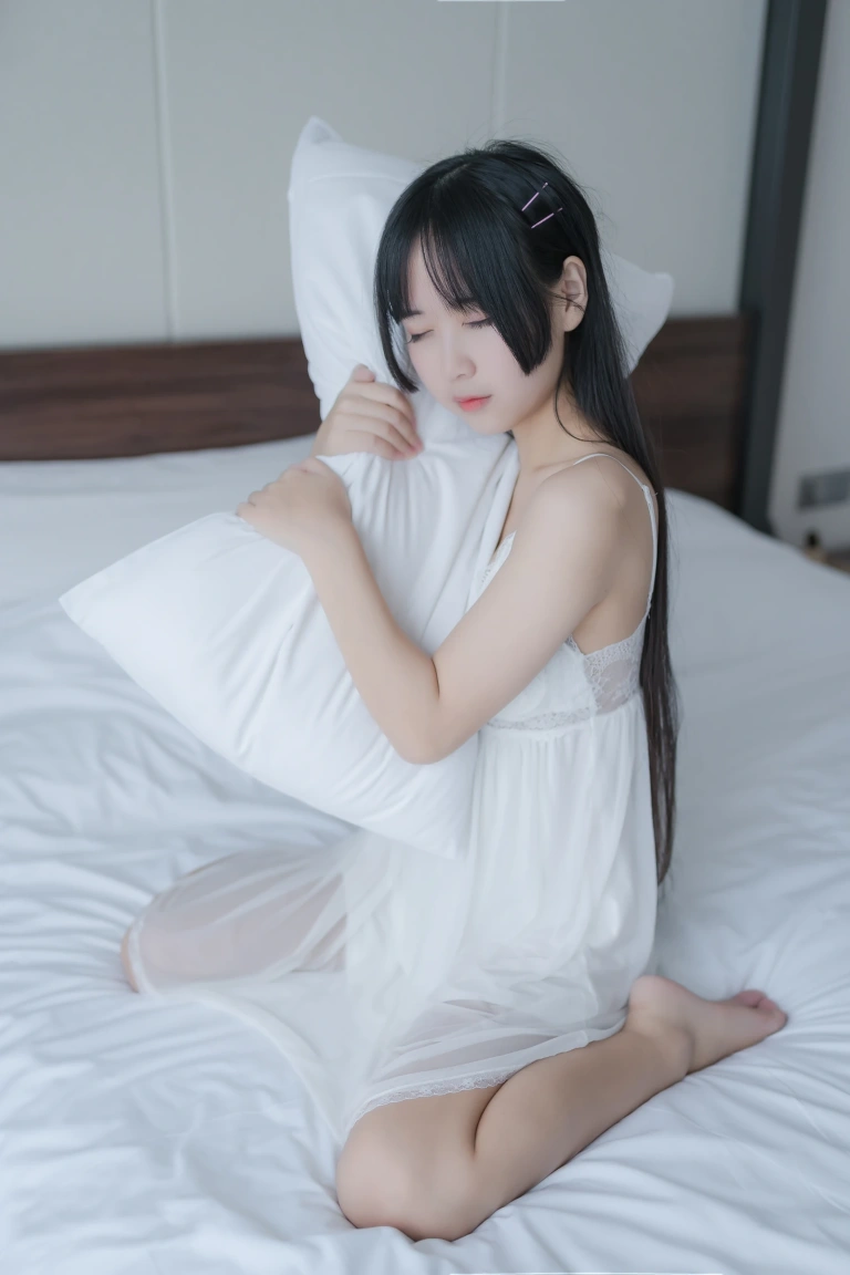 萌芽儿o0《白色私房》主题写真：44张全套美图