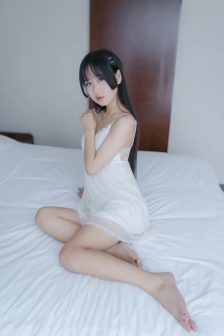 萌芽儿o0《白色私房》主题写真：44张全套美图