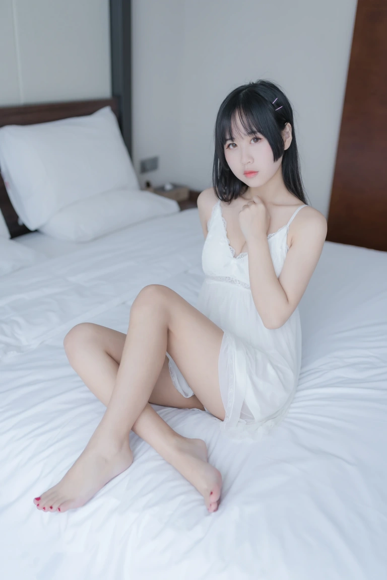 萌芽儿o0《白色私房》主题写真：44张全套美图