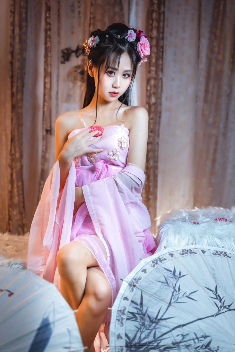 萌芽儿o0《古装 大象套套》主题写真：20张全套美图