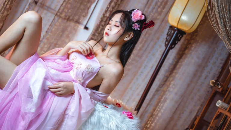萌芽儿o0《古装 大象套套》主题写真：20张全套美图