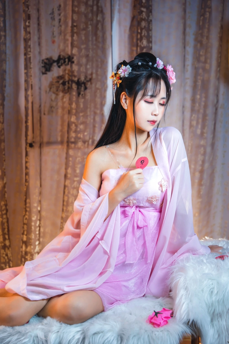 萌芽儿o0《古装 大象套套》主题写真：20张全套美图