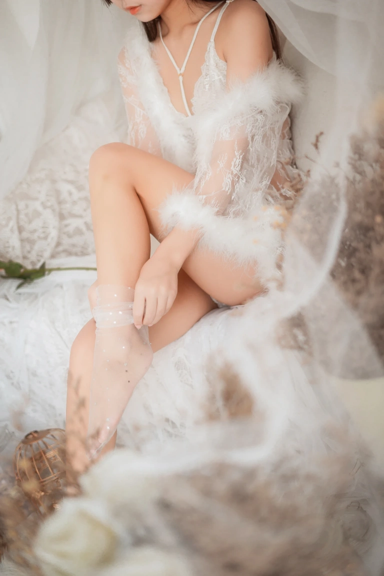 萌芽儿o0《毛绒内衣》主题写真：27张全套美图