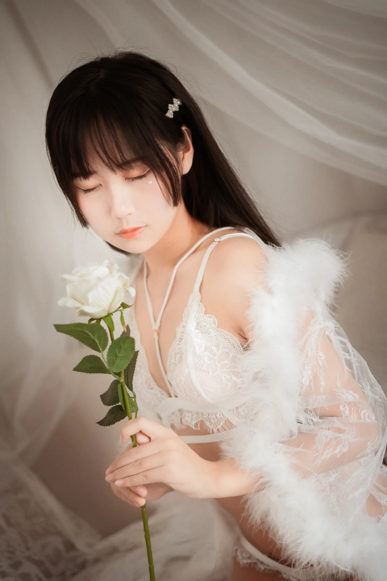 萌芽儿o0《毛绒内衣》主题写真：27张全套美图