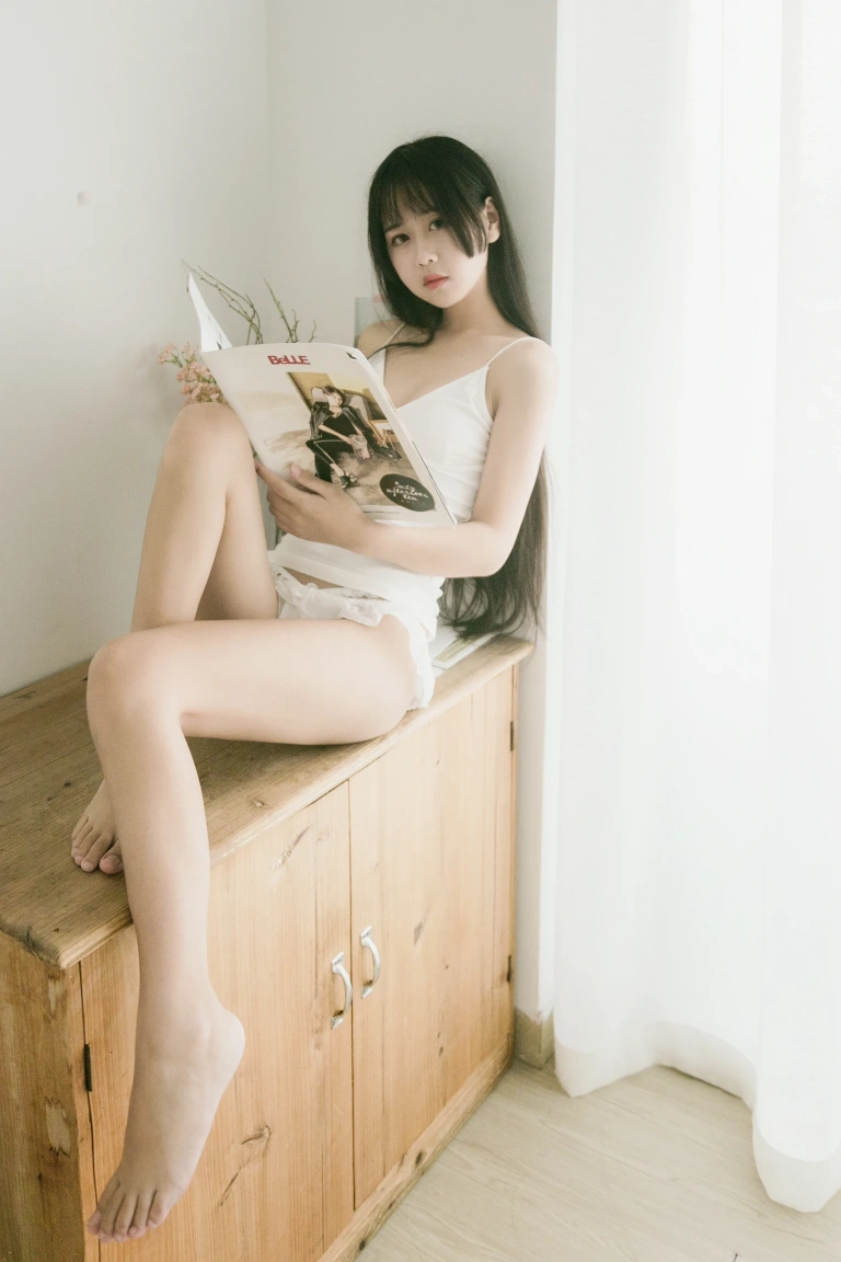 萌芽儿o0《民宿》主题写真：20张全套美图