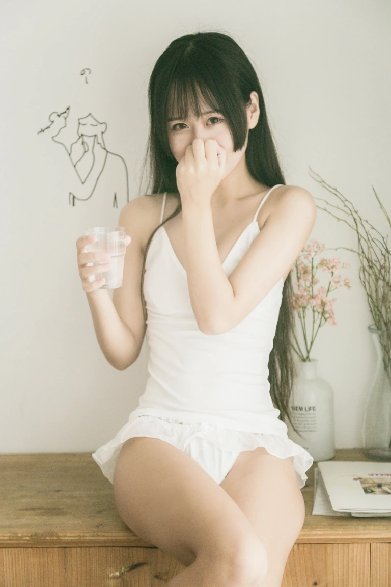 萌芽儿o0《民宿》主题写真：20张全套美图