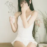 萌芽儿o0《民宿》主题写真：20张全套美图