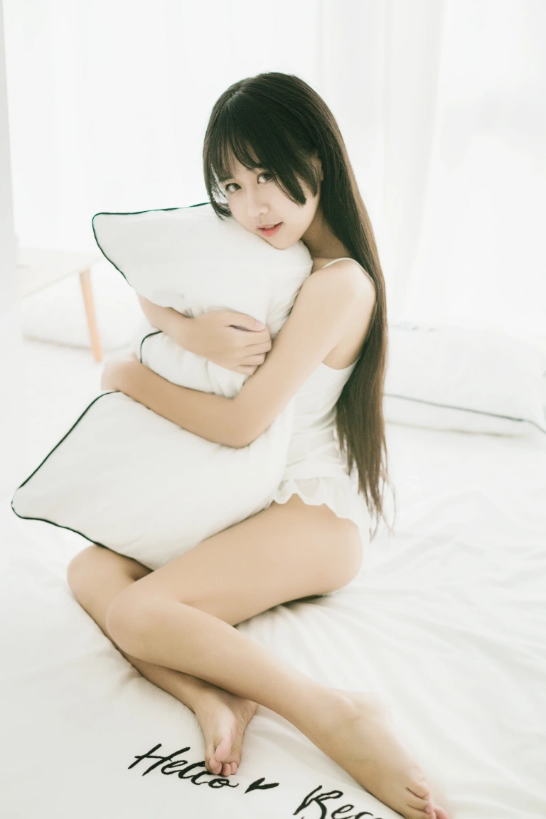 萌芽儿o0《民宿》主题写真：20张全套美图