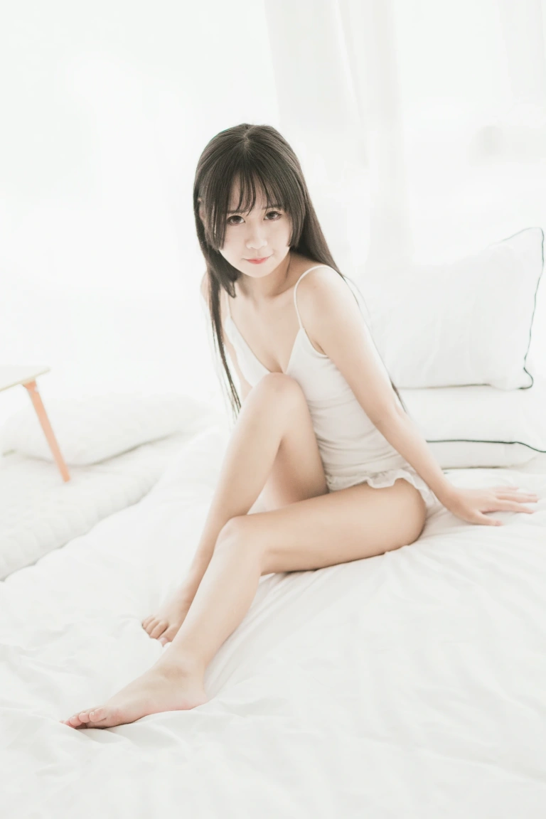 萌芽儿o0《民宿》主题写真：20张全套美图