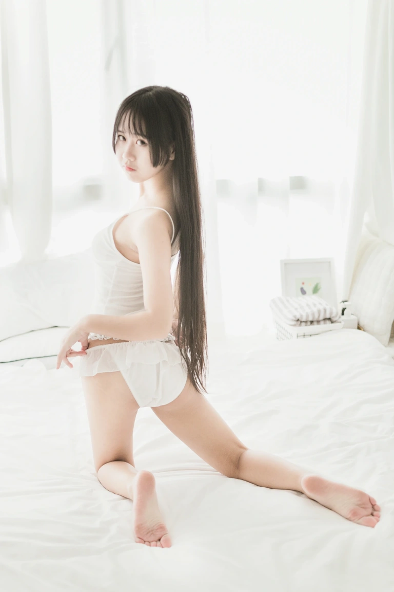 萌芽儿o0《民宿》主题写真：20张全套美图