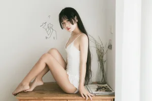 萌芽儿o0《民宿》主题写真：20张全套美图