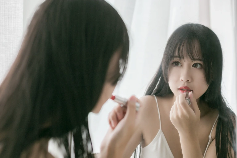 萌芽儿o0《民宿》主题写真：20张全套美图