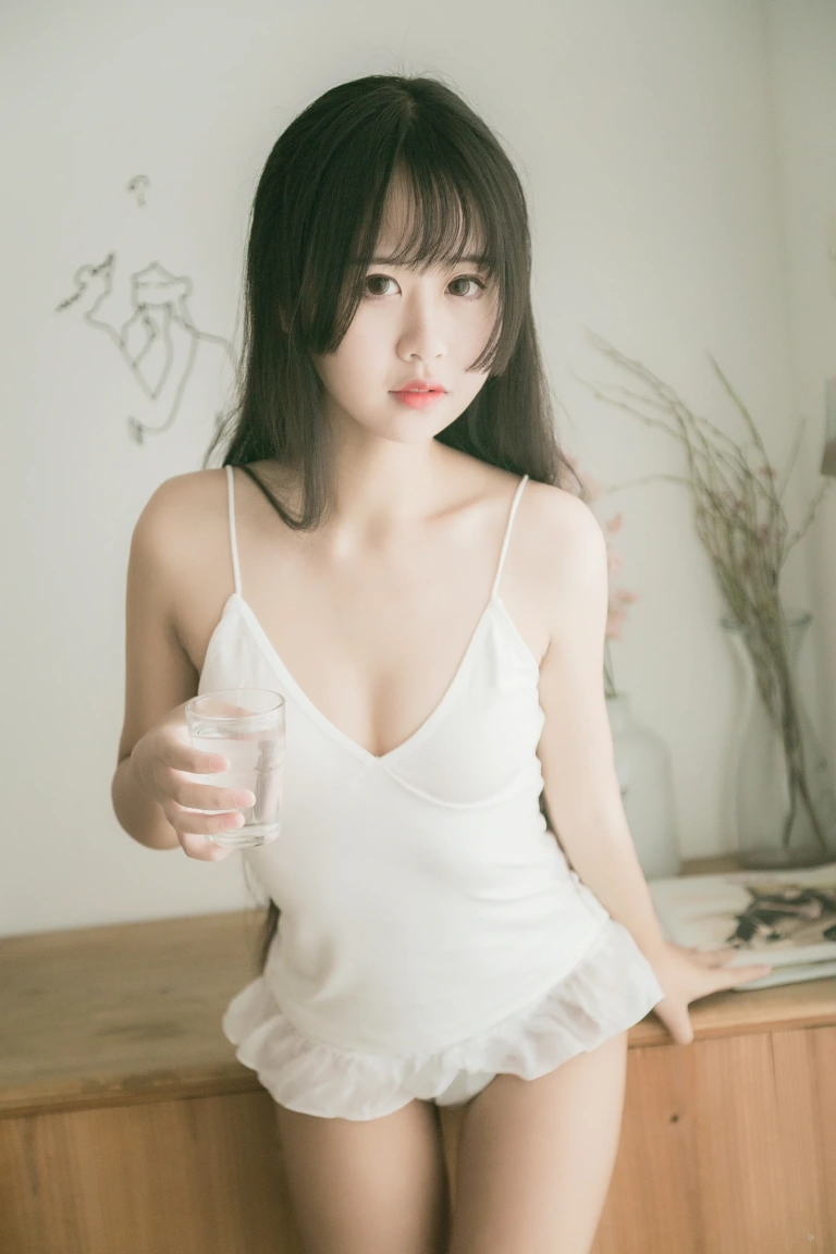 萌芽儿o0《民宿》主题写真：20张全套美图