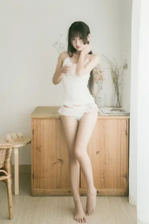 萌芽儿o0《民宿》主题写真：20张全套美图