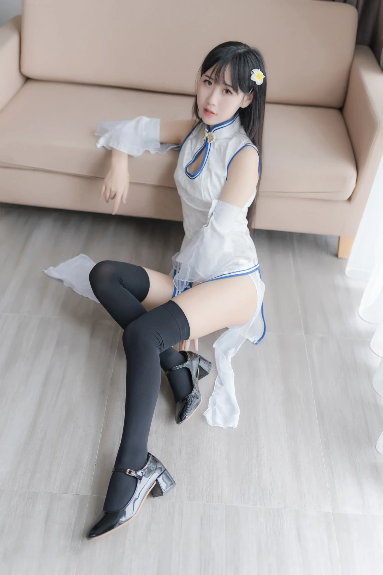 萌芽儿o0《瓶儿》主题写真：40张全套美图
