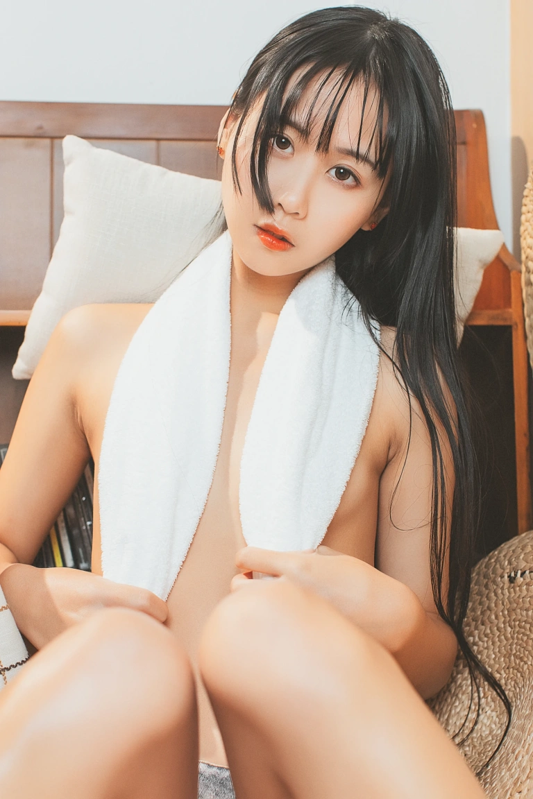萌芽儿o0《少女午后》主题写真：40张全套美图