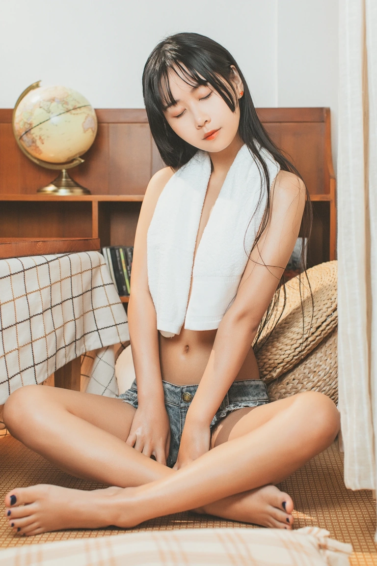 萌芽儿o0《少女午后》主题写真：40张全套美图