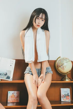 萌芽儿o0《少女午后》主题写真：40张全套美图