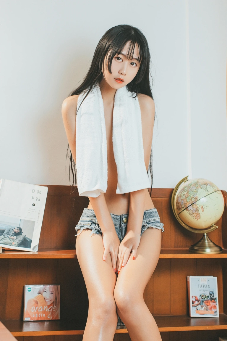 萌芽儿o0《少女午后》主题写真：40张全套美图