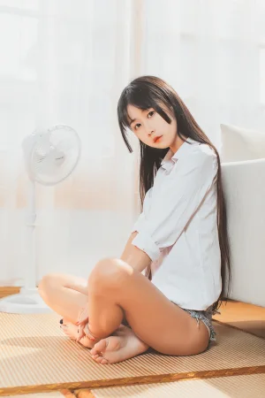 萌芽儿o0《少女午后》主题写真：40张全套美图