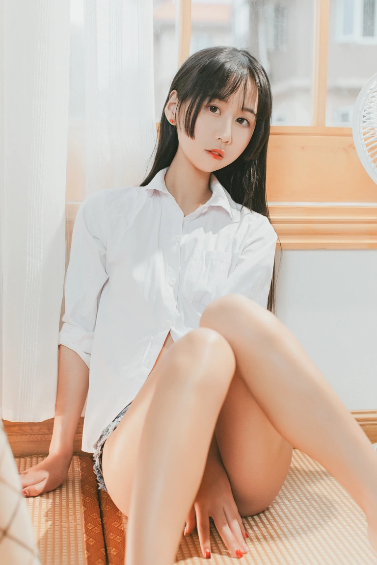萌芽儿o0《少女午后》主题写真：40张全套美图