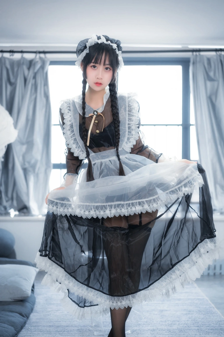 萌芽儿o0《透明女仆》主题写真：53张全套美图