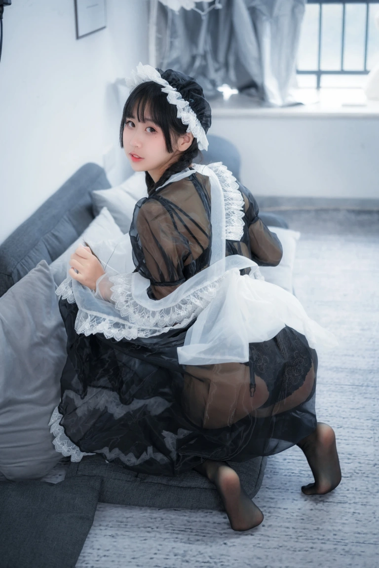 萌芽儿o0《透明女仆》主题写真：53张全套美图