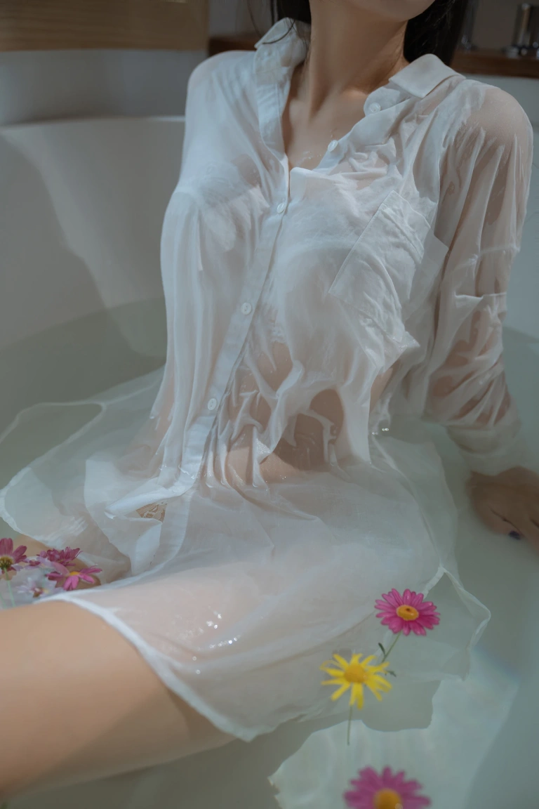 萌芽儿o0《浴缸》主题写真：72张全套美图