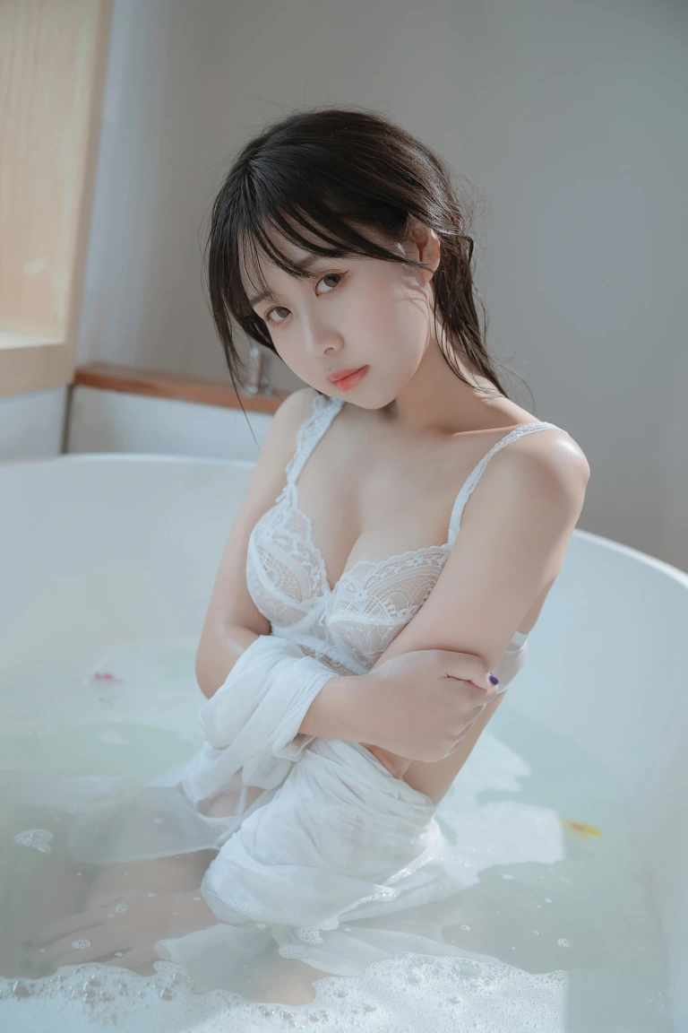 萌芽儿o0《浴缸》主题写真：72张全套美图