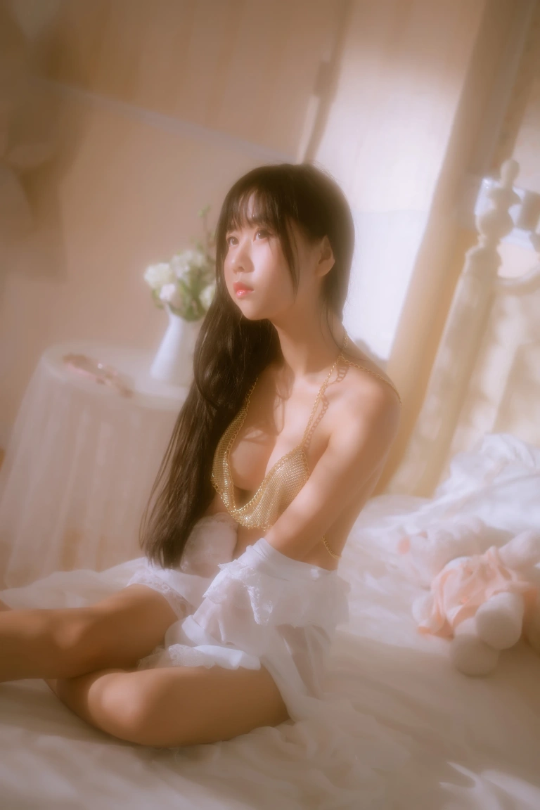 萌芽儿o0《金色套装》主题写真：70张全套美图