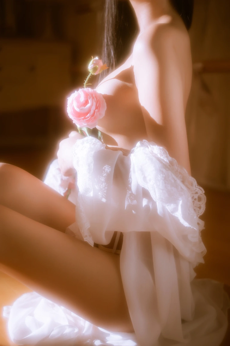 萌芽儿o0《金色套装》主题写真：70张全套美图