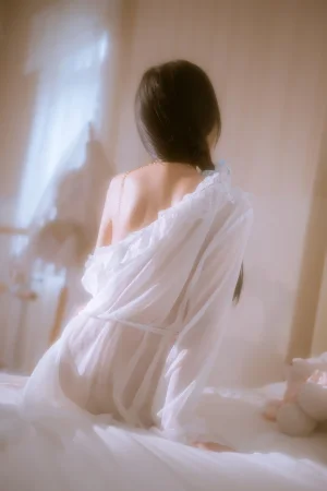 萌芽儿o0《金色套装》主题写真：70张全套美图