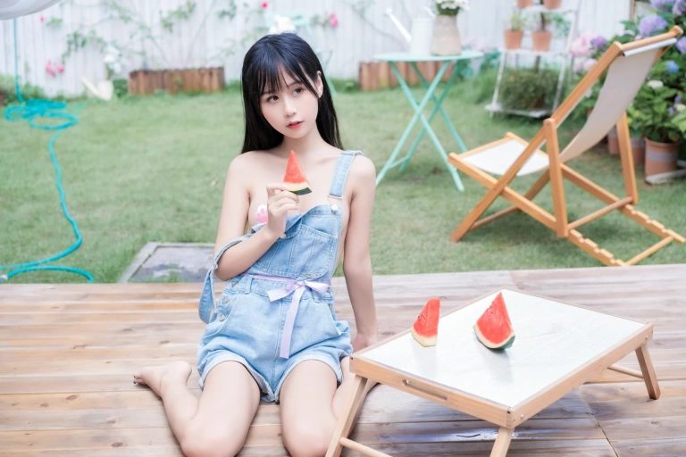 萌芽儿o0《西瓜与夏天》主题写真：33张全套美图