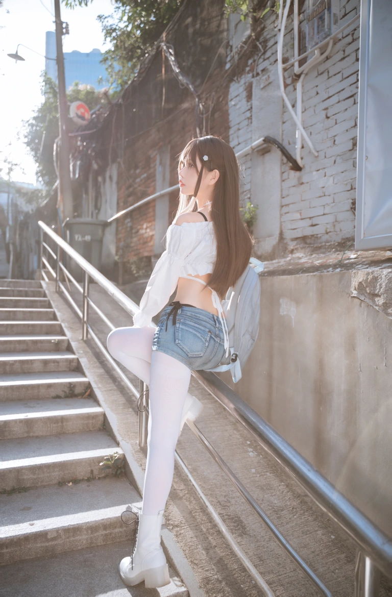 萌芽儿o0《邻家小恶魔》主题写真：47张全套美图，含1个视频