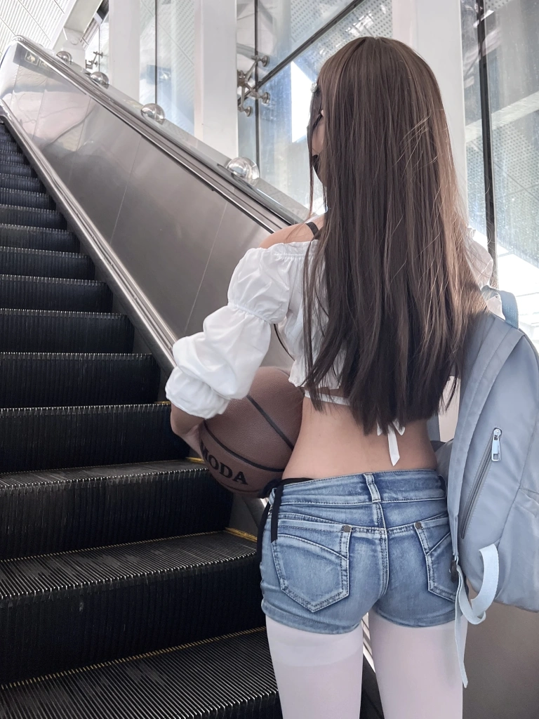 萌芽儿o0《邻家小恶魔》主题写真：47张全套美图，含1个视频