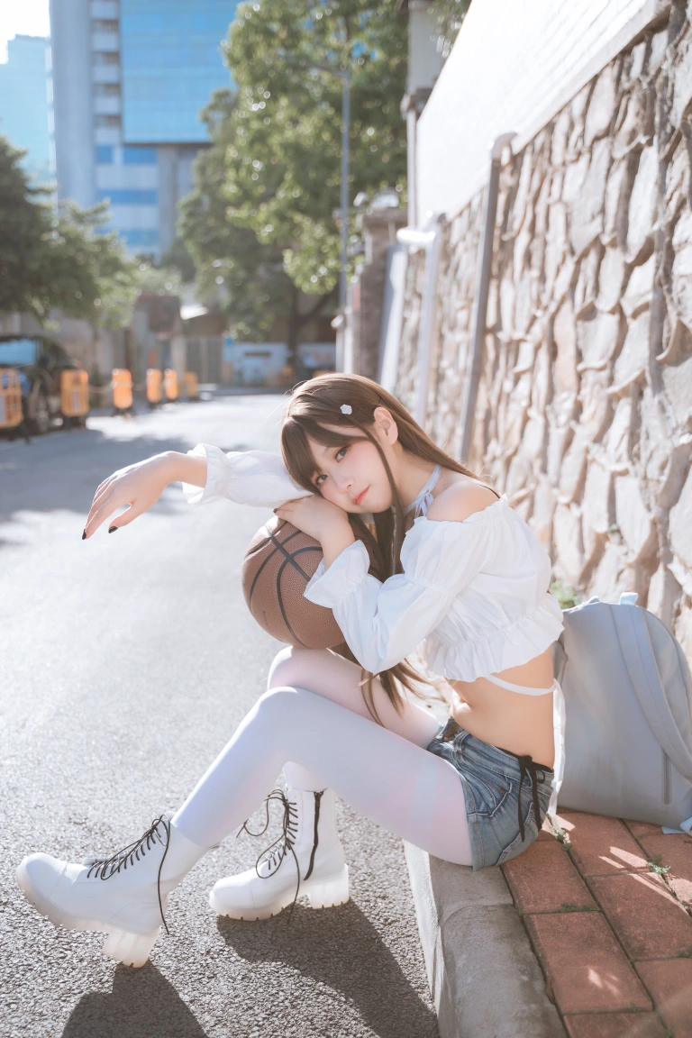 萌芽儿o0《邻家小恶魔》主题写真：47张全套美图，含1个视频