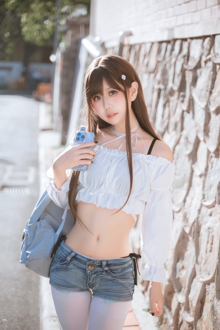 萌芽儿o0《邻家小恶魔》主题写真：47张全套美图，含1个视频