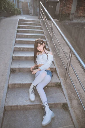 萌芽儿o0《邻家小恶魔》主题写真：47张全套美图，含1个视频
