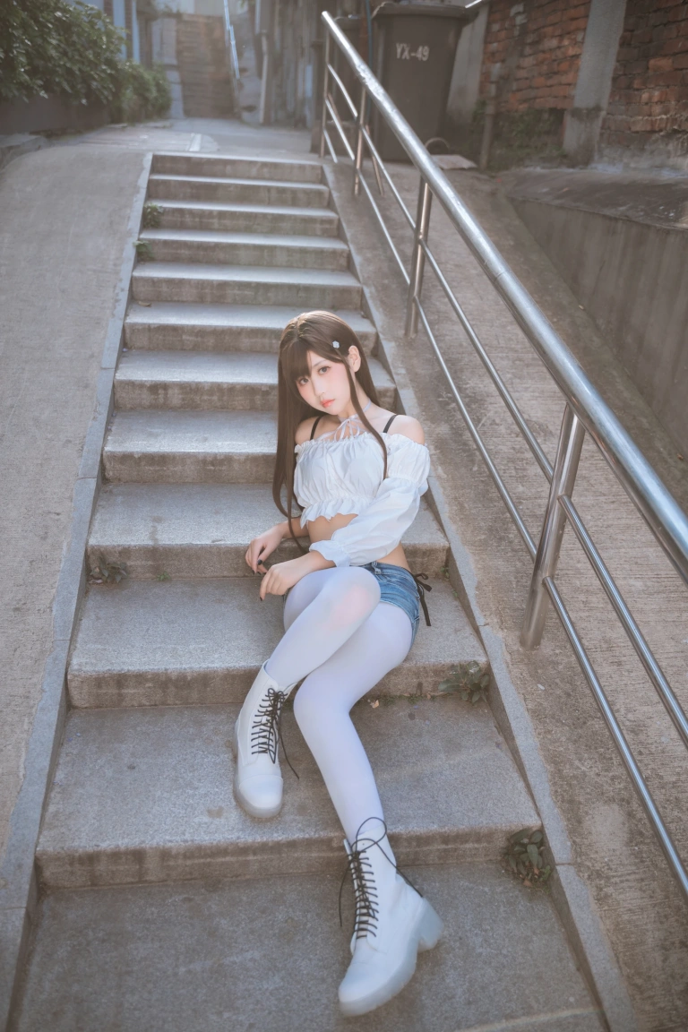 萌芽儿o0《邻家小恶魔》主题写真：47张全套美图，含1个视频