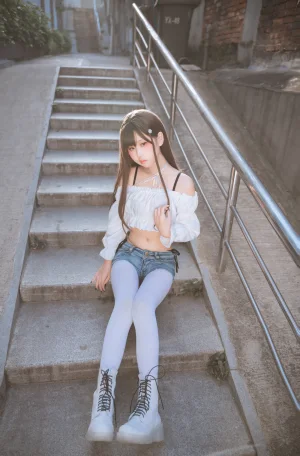 萌芽儿o0《邻家小恶魔》主题写真：47张全套美图，含1个视频