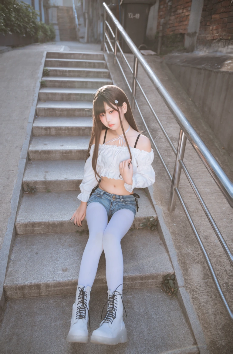 萌芽儿o0《邻家小恶魔》主题写真：47张全套美图，含1个视频