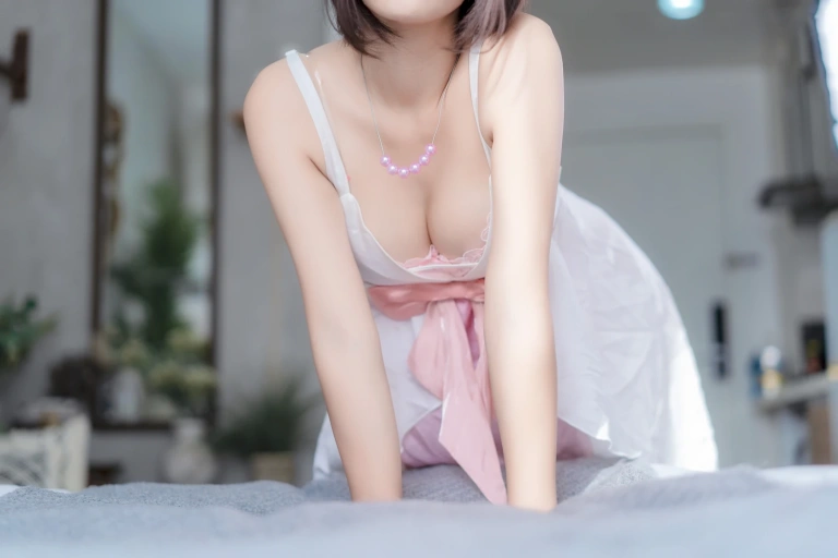 萌芽儿o0《加藤惠睡衣+内衣》主题写真：28张全套美图